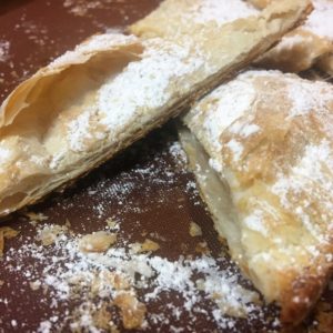 Kamado Dessert – Apricot Puff Pastry Parcels