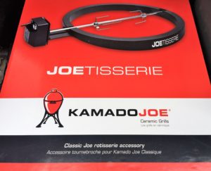 Read more about the article Kamado Joetisserie – Unboxing